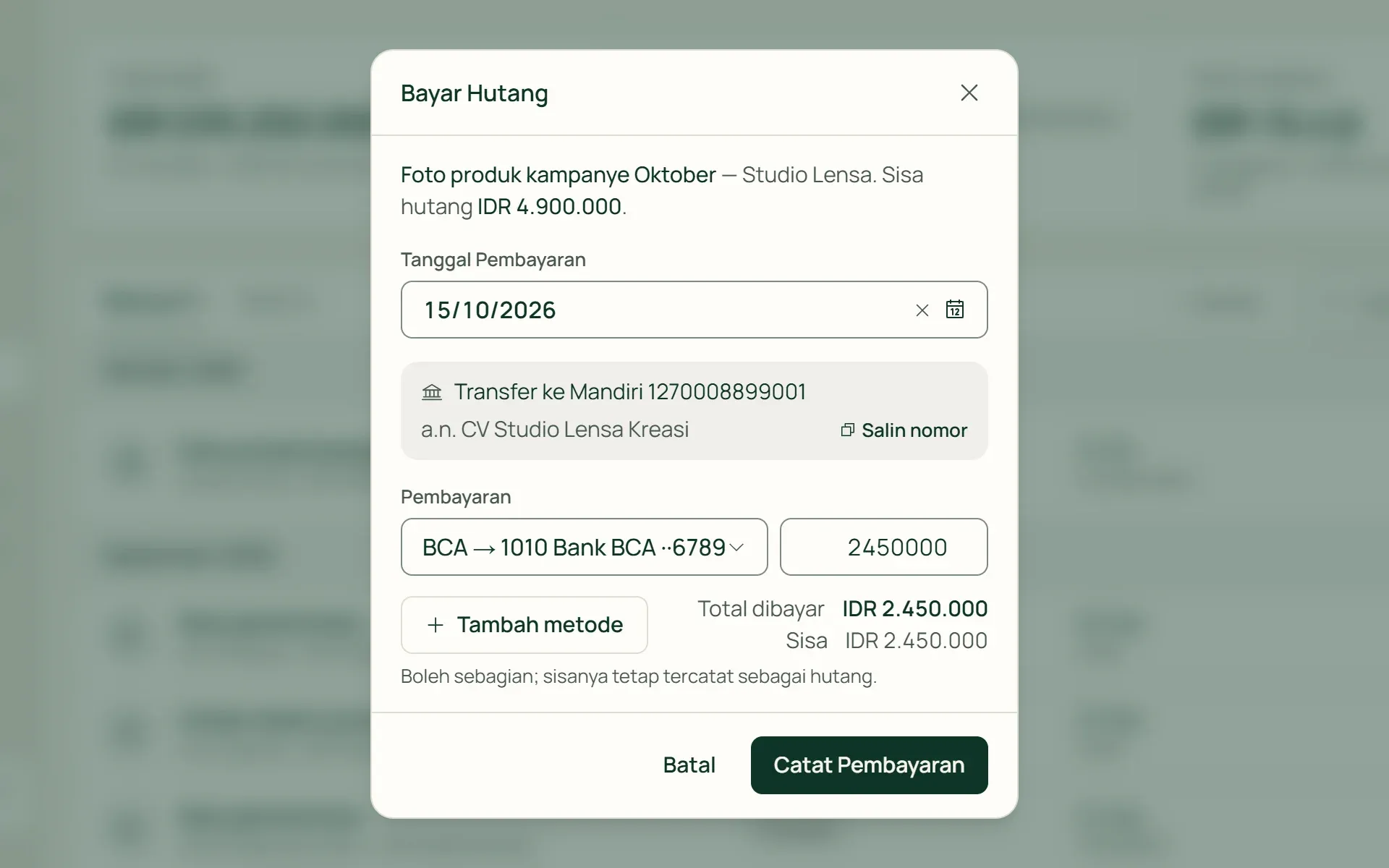 Membayar sebagian tagihan vendor di Tumra, sisanya tetap tercatat sebagai hutang.