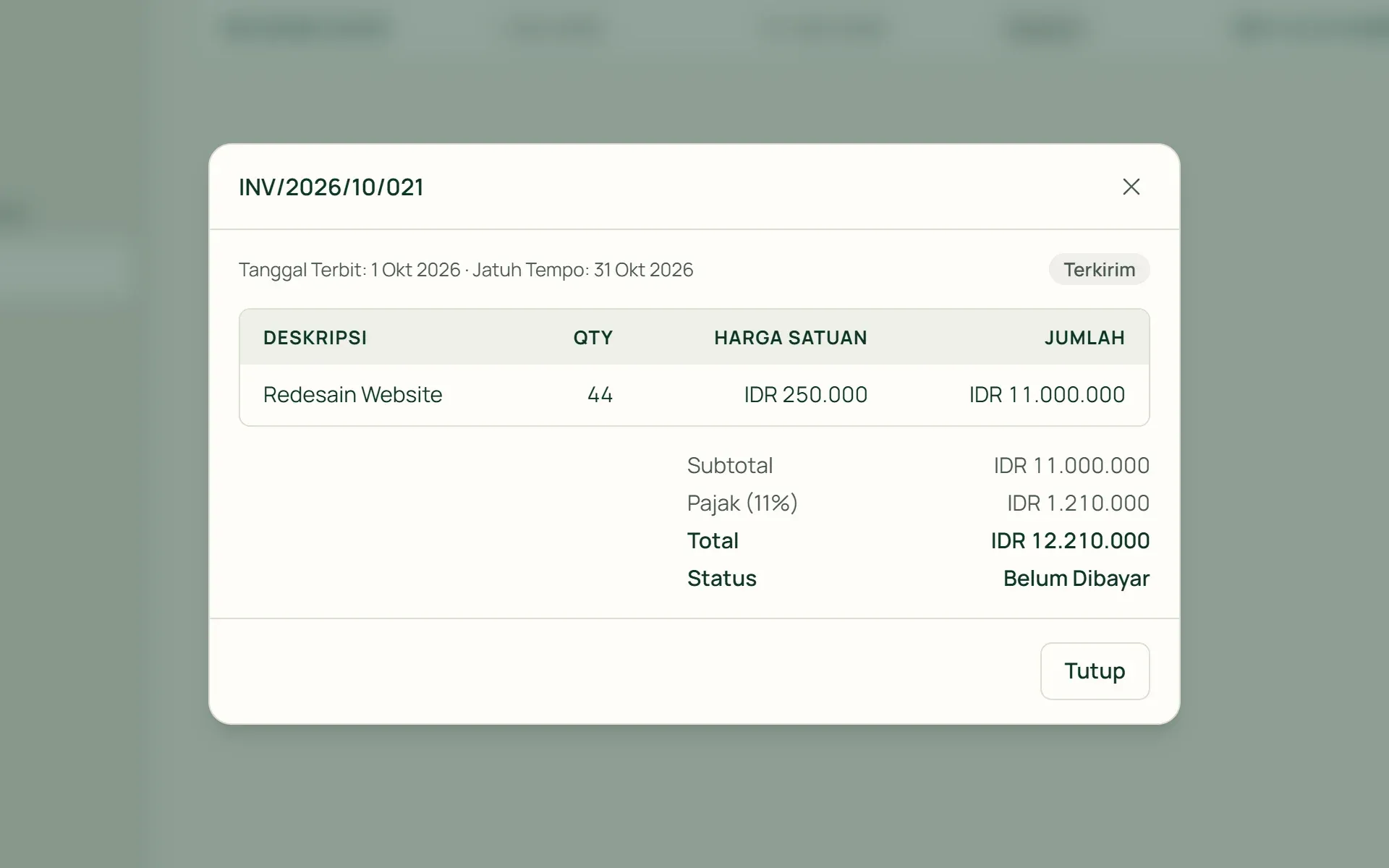 Daftar invoice di portal klien Tumra dengan rincian satu invoice terbuka.